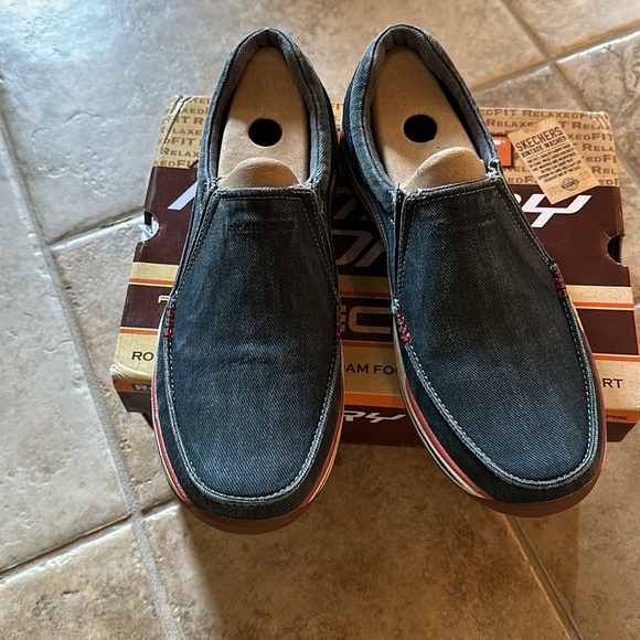 Sketchers men’s slip 🚶🏿‍♂️🚶🏼🚶🏽🚶🏻🚶🏿‍♂️ - Picture 2 of 5